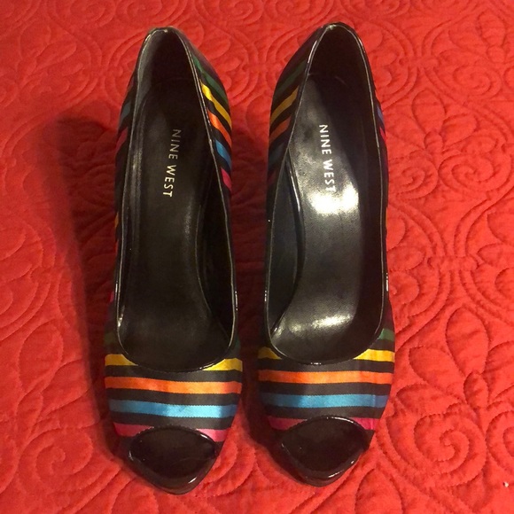 Woman’s heels - Picture 2 of 5